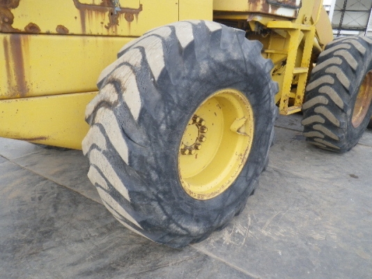 ขายรถตัก ยี่ห้อ Komatsu รุ่น 515-2 ขายรถตัก ยี่ห้อ Komatsu รุ่น 515-2