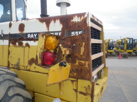 ขายรถตัก ยี่ห้อ Komatsu รุ่น 515-2 ขายรถตัก ยี่ห้อ Komatsu รุ่น 515-2