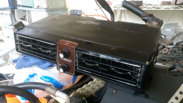 ขายตู้แอร์แขวนฟอมูล่าหน้าปรับได้แบบสองช่อง