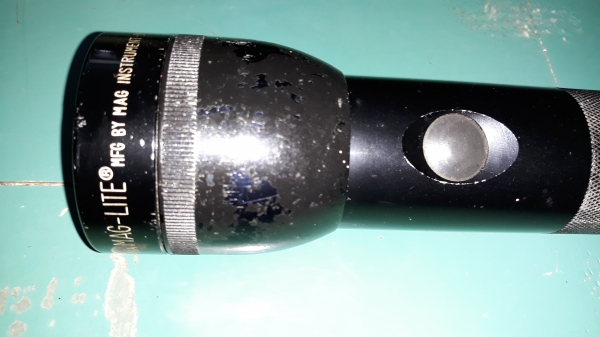 ขายไฟฉาย3ท่อน MAG-LITE MADE IN USA.มือสองสภาพดีทำจากโลหะ กันน้ำ แข็งแรงมีน้ำหนัก ใช้ป้องกันตัวได้ ขายไฟฉาย3ท่อน MAG-LITE MADE IN USA.มือสองสภาพดีทำจากโลหะ กันน้ำ แข็งแรงมีน้ำหนัก ใช้ป้องกันตัวได้