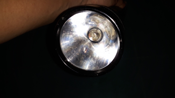 ขายไฟฉาย3ท่อน MAG-LITE MADE IN USA.มือสองสภาพดีทำจากโลหะ กันน้ำ แข็งแรงมีน้ำหนัก ใช้ป้องกันตัวได้ ขายไฟฉาย3ท่อน MAG-LITE MADE IN USA.มือสองสภาพดีทำจากโลหะ กันน้ำ แข็งแรงมีน้ำหนัก ใช้ป้องกันตัวได้