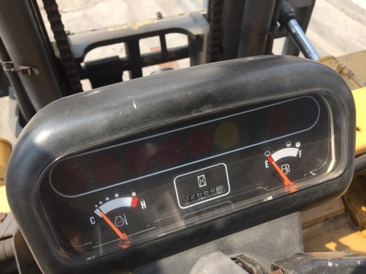 ฟอล์คลิฟต์ 6 ตัน  CATERPILLAR  DP60  รถปี 2003  เครื่องยนต์เซล  S6S   เสายกสูง 6 เมตร  เกียร์ออโต้