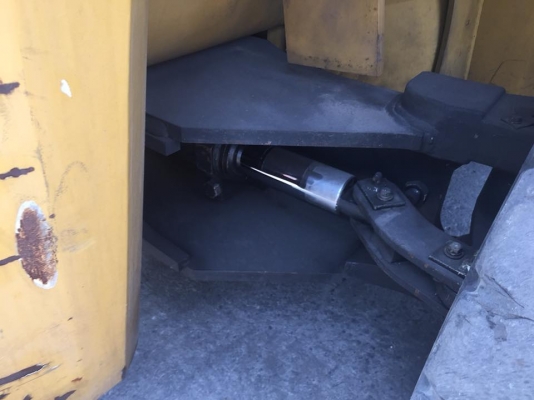 ฟอล์คลิฟต์ 6 ตัน  CATERPILLAR  DP60  รถปี 2003  เครื่องยนต์เซล  S6S   เสายกสูง 6 เมตร  เกียร์ออโต้