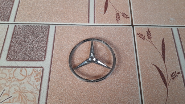 โลโก้ดาวติดฝากระโปรงท้าย Benz C220 แท้