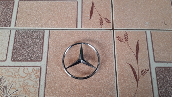 โลโก้ดาวติดฝากระโปรงท้าย Benz C220 แท้