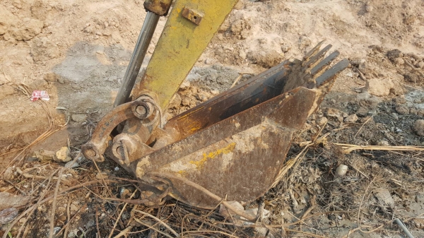 ขายตามสภาพ แบคโฮ KOMATSU PC40-5 ต้องเช็คช่วงล่างใหม่ เครื่องติด ปั้มดี สลักหลวมหลายจุด ราคาต่อรองได้