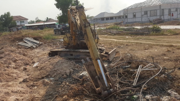 ขายตามสภาพ แบคโฮ KOMATSU PC40-5 ต้องเช็คช่วงล่างใหม่ เครื่องติด ปั้มดี สลักหลวมหลายจุด ราคาต่อรองได้