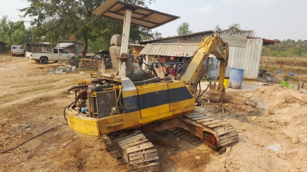 ขายตามสภาพ แบคโฮ KOMATSU PC40-5 ต้องเช็คช่วงล่างใหม่ เครื่องติด ปั้มดี สลักหลวมหลายจุด ราคาต่อรองได้