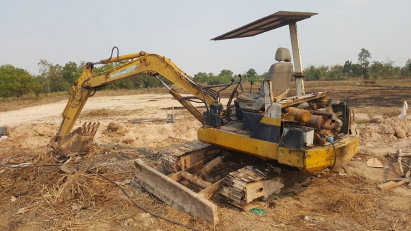 ขายตามสภาพ แบคโฮ KOMATSU PC40-5 ต้องเช็คช่วงล่างใหม่ เครื่องติด ปั้มดี สลักหลวมหลายจุด ราคาต่อรองได้