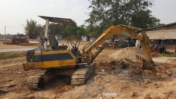 ขายตามสภาพ แบคโฮ KOMATSU PC40-5 ต้องเช็คช่วงล่างใหม่ เครื่องติด ปั้มดี สลักหลวมหลายจุด ราคาต่อรองได้