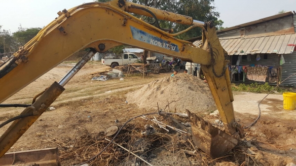 ขายตามสภาพ แบคโฮ KOMATSU PC40-5 ต้องเช็คช่วงล่างใหม่ เครื่องติด ปั้มดี สลักหลวมหลายจุด ราคาต่อรองได้