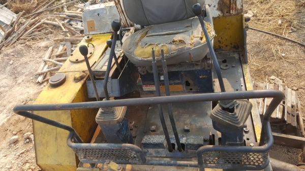 ขายตามสภาพ แบคโฮ KOMATSU PC40-5 ต้องเช็คช่วงล่างใหม่ เครื่องติด ปั้มดี สลักหลวมหลายจุด ราคาต่อรองได้