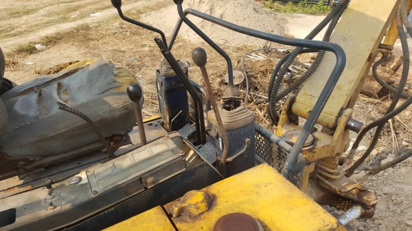 ขายตามสภาพ แบคโฮ KOMATSU PC40-5 ต้องเช็คช่วงล่างใหม่ เครื่องติด ปั้มดี สลักหลวมหลายจุด ราคาต่อรองได้