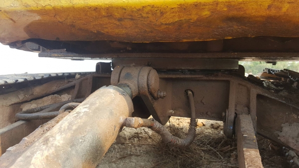 ขายตามสภาพ แบคโฮ KOMATSU PC40-5 ต้องเช็คช่วงล่างใหม่ เครื่องติด ปั้มดี สลักหลวมหลายจุด ราคาต่อรองได้