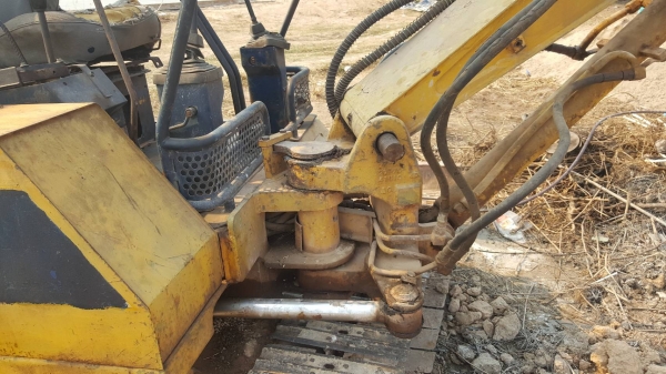 ขายตามสภาพ แบคโฮ KOMATSU PC40-5 ต้องเช็คช่วงล่างใหม่ เครื่องติด ปั้มดี สลักหลวมหลายจุด ราคาต่อรองได้