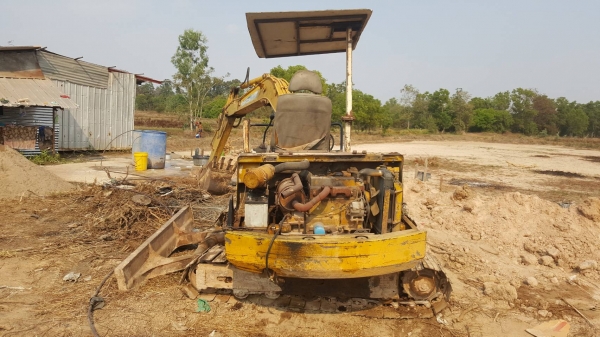ขายตามสภาพ แบคโฮ KOMATSU PC40-5 ต้องเช็คช่วงล่างใหม่ เครื่องติด ปั้มดี สลักหลวมหลายจุด ราคาต่อรองได้