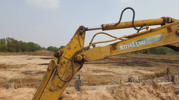 ขายตามสภาพ แบคโฮ KOMATSU PC40-5 ต้องเช็คช่วงล่างใหม่ เครื่องติด ปั้มดี สลักหลวมหลายจุด ราคาต่อรองได้