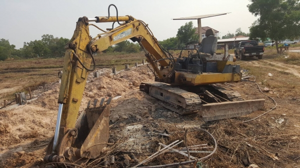 ขายตามสภาพ แบคโฮ KOMATSU PC40-5 ต้องเช็คช่วงล่างใหม่ เครื่องติด ปั้มดี สลักหลวมหลายจุด ราคาต่อรองได้