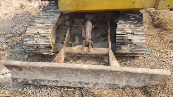 ขายตามสภาพ แบคโฮ KOMATSU PC40-5 ต้องเช็คช่วงล่างใหม่ เครื่องติด ปั้มดี สลักหลวมหลายจุด ราคาต่อรองได้