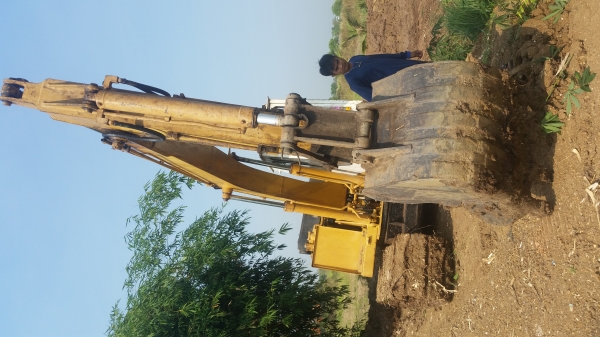 ขายแมคโฮHD400 สภาพสวยพร้อมใช้งาน ช่วงล่าง120 ใช้งานเสร็จแล้วขายครับ