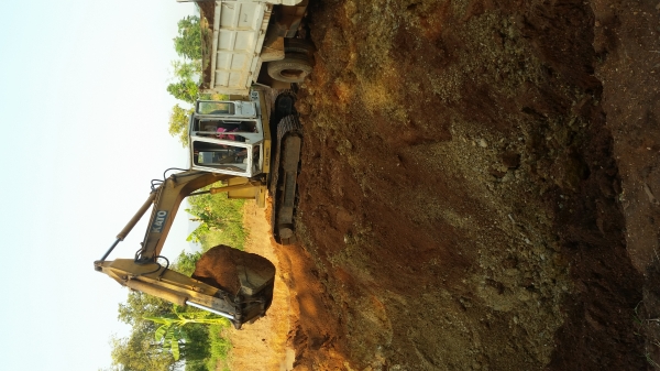 ขายแมคโฮHD400 สภาพสวยพร้อมใช้งาน ช่วงล่าง120 ใช้งานเสร็จแล้วขายครับ