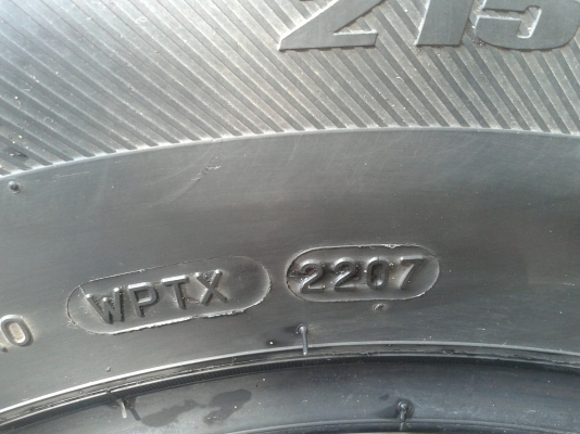 ยาง มิชลิน 215-70-16 ปี 07 ( 3 เส้น)