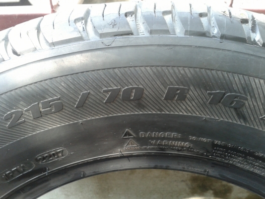 ยาง มิชลิน 215-70-16 ปี 07 ( 3 เส้น)