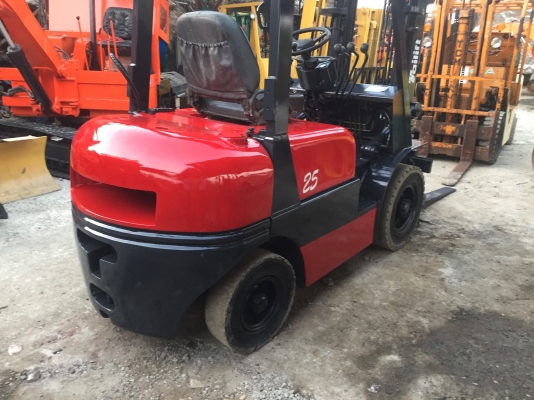 รถยกtailift 2.5ตัน สภาพดีพร้อมใช้ ยางตันสี่เส้น งาหมุนได้ ยกสูง 3 เมตร