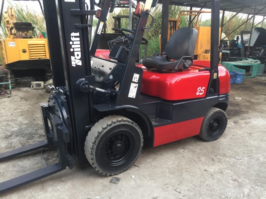 รถยกtailift 2.5ตัน สภาพดีพร้อมใช้ ยางตันสี่เส้น งาหมุนได้ ยกสูง 3 เมตร