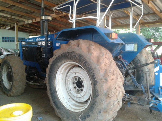 ขายรถไถ NEW HOLLAN 6640 (4WD) ปี 96 พร้อมหางสาม รถพร้อมใช้ ทะเบียนพร้อมโอน