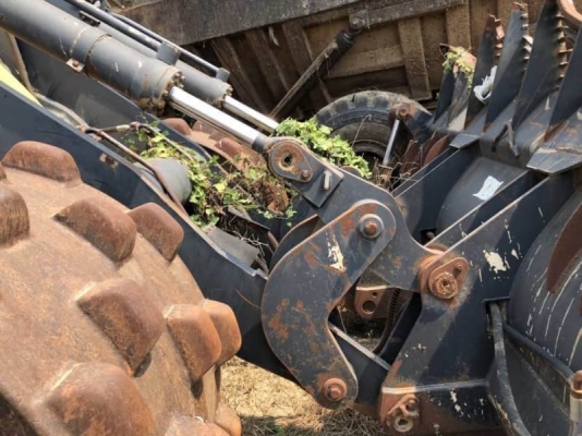 ขาย 685,000 รถตักตีนแกะ VOLVO L160 เครื่องดี เกียร์ดี สภาพจอด(สตาร์ทติด)  เอกสารชื้อขาย  รถอยู่ นครปฐม โทร 0610710295