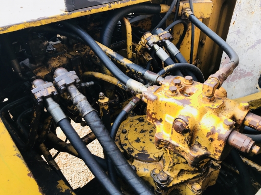 แยกอะไหล KOMATSU PC200-5 คอนโทรลยาว ไฟฟ้าครบ