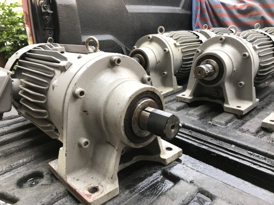 ขายมอเตอร์เกียร์ Cycro drive Sumitomo 5HP. 380V อัตราทด 1:15 เพลาออกประมาณ 100รอบต่อนาที สภาพสวยมากเดิมๆ วิ่งนิ่ม พร้อมใช้งาน มี 9ตัวครับ