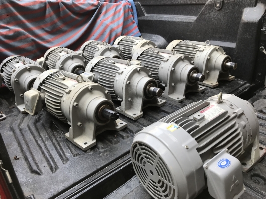 ขายมอเตอร์เกียร์ Cycro drive Sumitomo 5HP. 380V อัตราทด 1:15 เพลาออกประมาณ 100รอบต่อนาที สภาพสวยมากเดิมๆ วิ่งนิ่ม พร้อมใช้งาน มี 9ตัวครับ