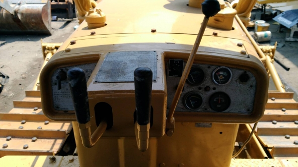 แทรคเตอร์ Caterpillar รุ่น D6C