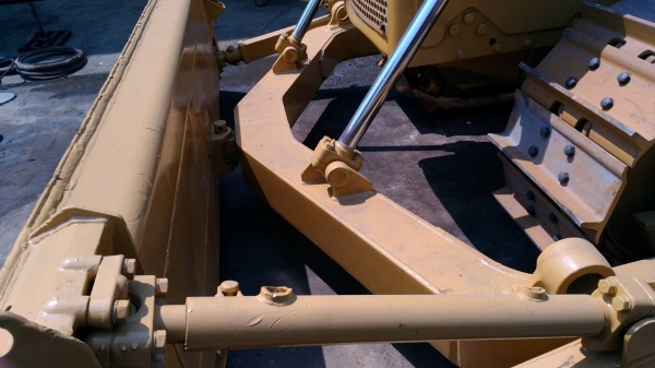 แทรคเตอร์ Caterpillar รุ่น D6C