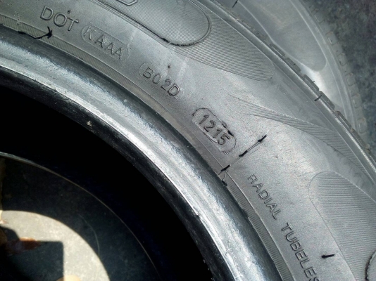 185/64R14 BRIDGESTONE และ DEESTONE ปี15 ชุด 4 เส้น โทร.081-427-3941 IDไลน์ : 0814273941