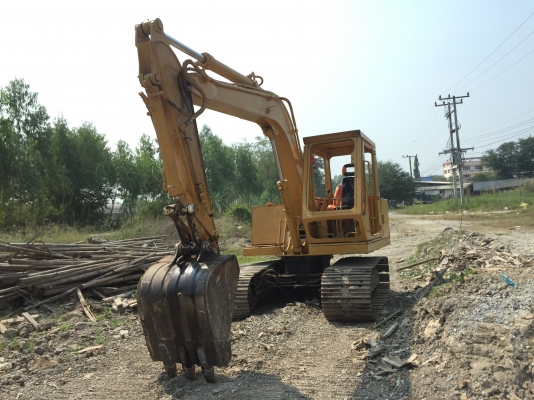 ขายKOMATSU PC60-2 สภาพสวยพร้อมใช้งาน มีกระจกประตูครบ เครื่องดีช่วงล่างดี ใบแทร็กสวย ราคาต่อรองคุยกันได้ โทร0616613023แพรว