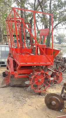 ขายเครื่องปลูกอ้อยสภาพสวย ขายเครื่องปลูกอ้อยสภาพสวย