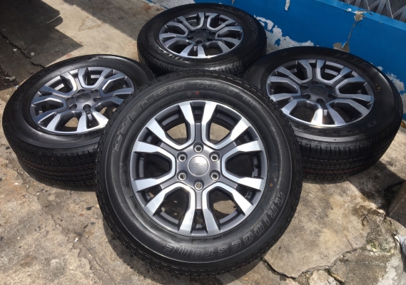 แม็กป้ายแดง New ford ranger wildtrak ขอบ18 พร้อมยางป้ายแดง Bridgestone 265-60-18 ปลายปี17 ตุ่มอลัง เส้นสีจัดจ้าน