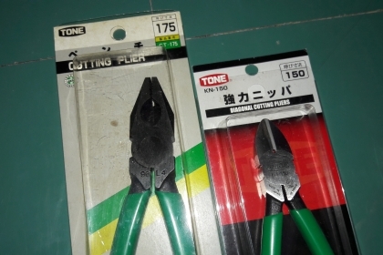 ขายคีมปากจิ้งจก คีมตัดสายไฟ แพ็คคู่ TONE MADE IN JAPAN ใหม่เก่าเก็บ.และคีมตัดใหม่เก่าเก็บ ขายคีมปากจิ้งจก คีมตัดสายไฟ แพ็คคู่ TONE MADE IN JAPAN ใหม่เก่าเก็บ.และคีมตัดใหม่เก่าเก็บ