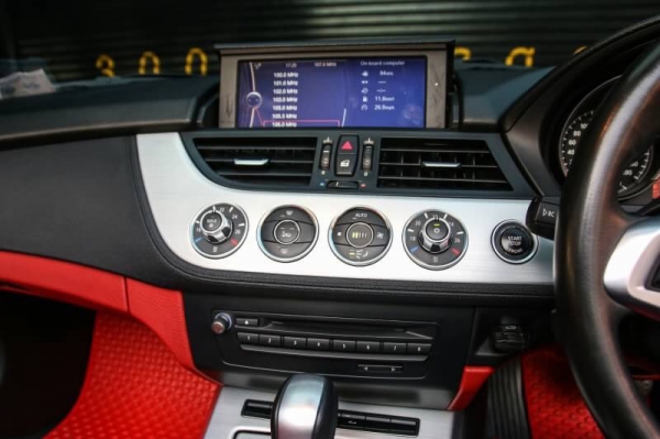 ขาย BMW Z4 E89 2.3 S-DRIVE ปี 2010 สีขาว (แท้จากโรงงาน)