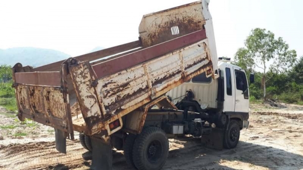 ขาย 625,000  รถ 6 ล้อดั้ม HINO FD2JOB เครื่อง HO7D 195 แรง หัวบาง ยางดี คัชซีสวย รถสวยพร้อมใช้เอกสารพร้อมโอน รถอยู่ ราชบุรี 090-772-3710 090-772-3708