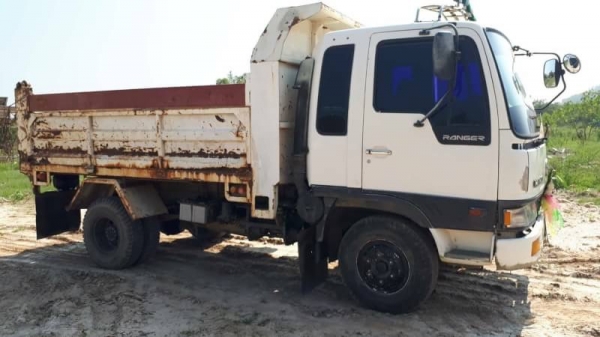 ขาย 625,000  รถ 6 ล้อดั้ม HINO FD2JOB เครื่อง HO7D 195 แรง หัวบาง ยางดี คัชซีสวย รถสวยพร้อมใช้เอกสารพร้อมโอน รถอยู่ ราชบุรี 090-772-3710 090-772-3708