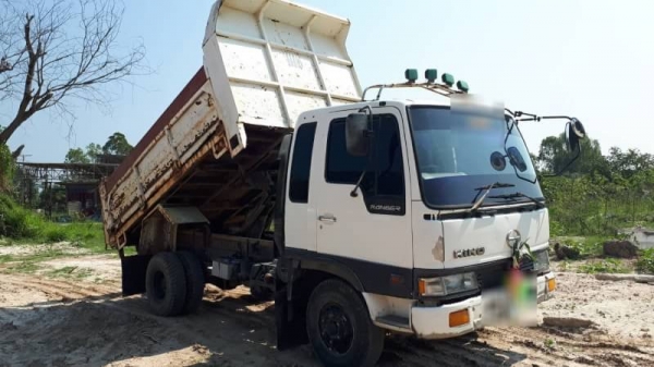 ขาย 625,000  รถ 6 ล้อดั้ม HINO FD2JOB เครื่อง HO7D 195 แรง หัวบาง ยางดี คัชซีสวย รถสวยพร้อมใช้เอกสารพร้อมโอน รถอยู่ ราชบุรี 090-772-3710 090-772-3708