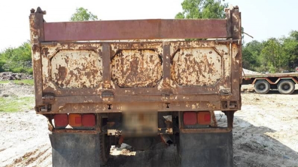 ขาย 625,000  รถ 6 ล้อดั้ม HINO FD2JOB เครื่อง HO7D 195 แรง หัวบาง ยางดี คัชซีสวย รถสวยพร้อมใช้เอกสารพร้อมโอน รถอยู่ ราชบุรี 090-772-3710 090-772-3708