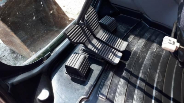 ขาย 1,890,000 KOBELCO sk 140-8 LC  super X 6,800 ชม. เครื่องดี ปั้มแรง เอวแน่น ช่วงล่างสวย รถสภาพเหมือนใหม่ พร้อมใช้ เล่มทะเบียน รถอยู่ ราชบุรี 090-772-3710 090-772-3708