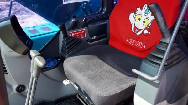 ขาย 1,890,000 KOBELCO sk 140-8 LC  super X 6,800 ชม. เครื่องดี ปั้มแรง เอวแน่น ช่วงล่างสวย รถสภาพเหมือนใหม่ พร้อมใช้ เล่มทะเบียน รถอยู่ ราชบุรี 090-772-3710 090-772-3708