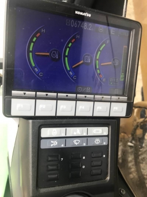 KOMATSU PC 200-8MO
