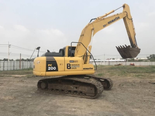 KOMATSU PC 200-8MO